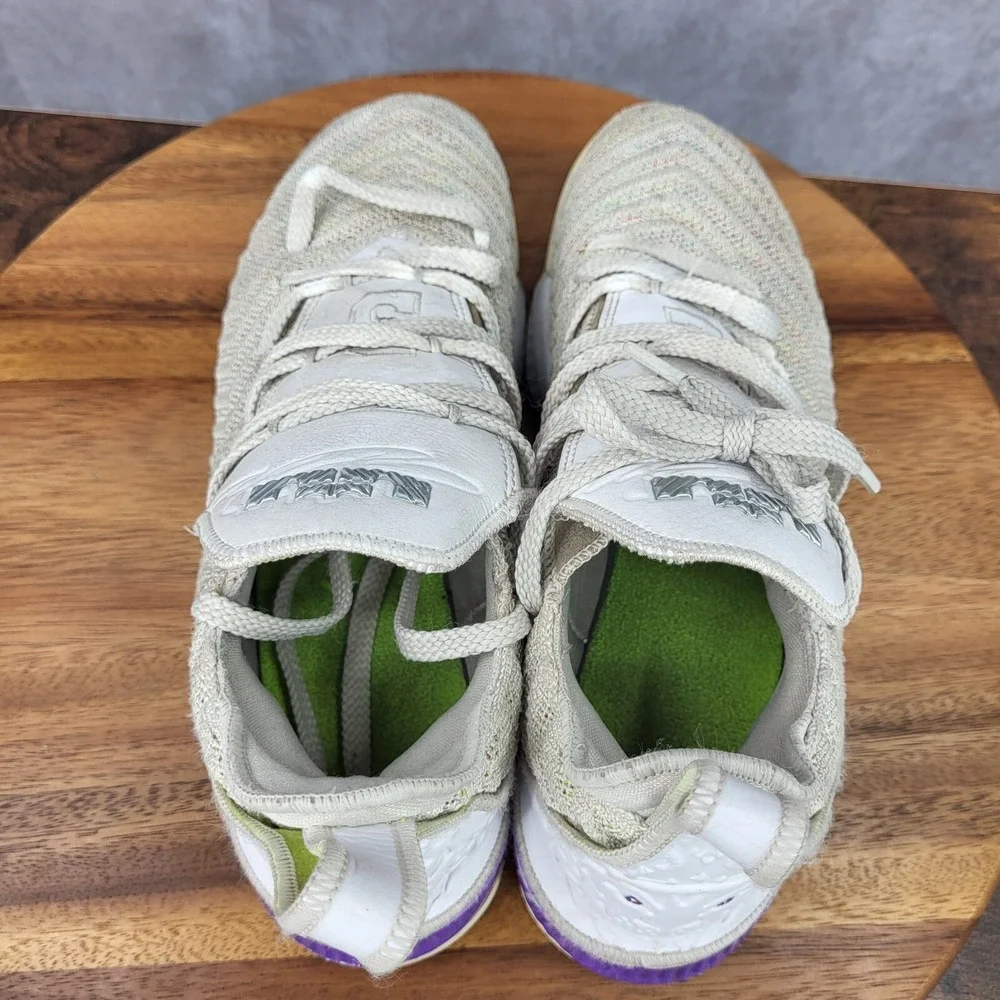 Nike Lebron 16 Buzz Lightyear Basketball Shoes Boys 6.5 White Sneakers AQ2465102 - Picture 11 of 15